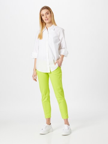 Coupe slim Pantalon chino 'Claudia Felicita' FREEMAN T. PORTER en vert