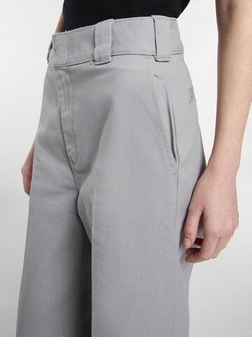 DICKIES Wide leg Pressveckad byxa i grå