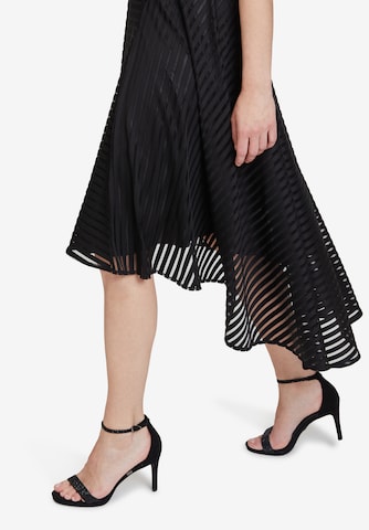 Rochie de cocktail de la Vera Mont pe negru