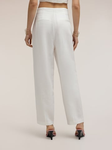 MOTIVI - regular Pantalón en blanco