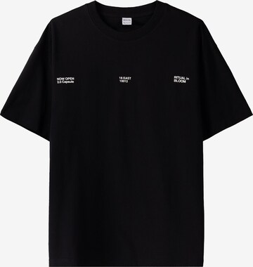 Tricou de la Bershka pe negru: față