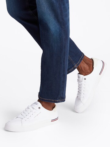 TOMMY HILFIGER - Zapatillas deportivas bajas 'CORE CORPORATE' en blanco