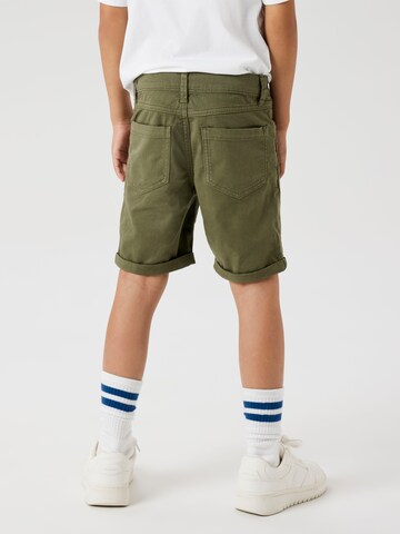 regular Pantaloni 'NKMSILAS ISAK' di NAME IT in verde