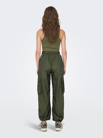 Effilé Pantalon cargo 'JOSE' ONLY en vert