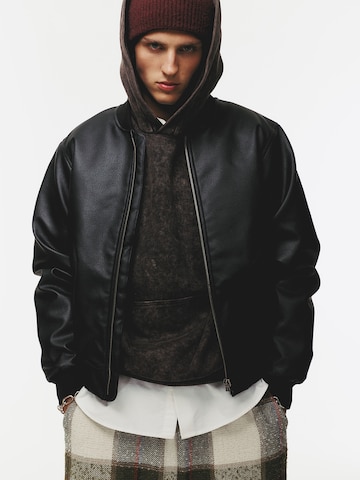 Giacca di mezza stagione di Pull&Bear in nero: frontale