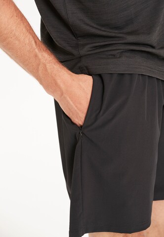 Virtus Regular Shorts 'Forzer M' in Schwarz