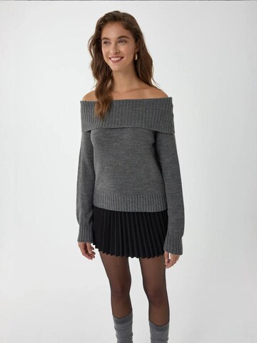 Hiccup Sweater in Grey