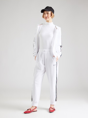 EA7 Emporio Armani Tapered Παντελόνι σε λευκό