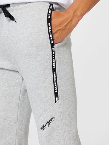 HOLLISTER Tapered Trousers in Grey