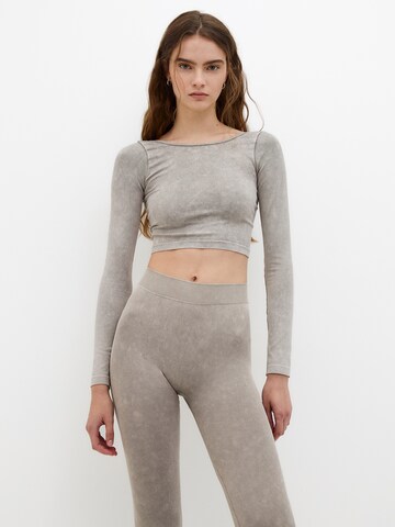 Pull&Bear Majica | siva barva: sprednja stran