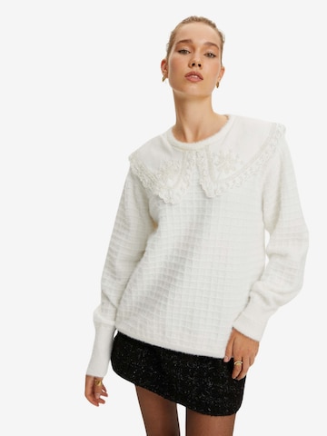 NOCTURNE Sweater in White: front