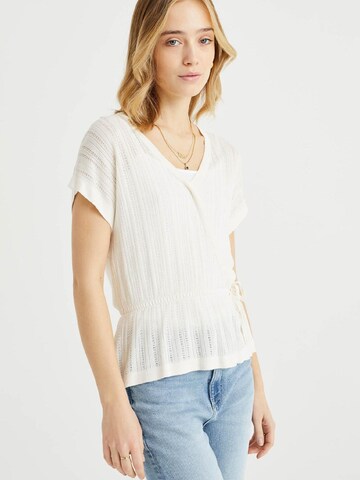 WE Fashion Sweater in White: front