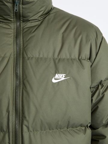 Nike Sportswear Vinterjacka 'CLUB' i grön