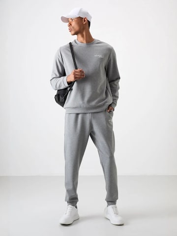 Survêtement Tommy Life en gris : devant