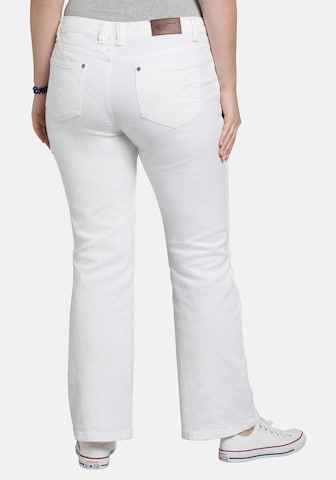 SHEEGO Bootcut Jeans i hvid