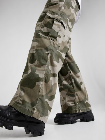 HOLLISTER Loose fit Cargo trousers in Green