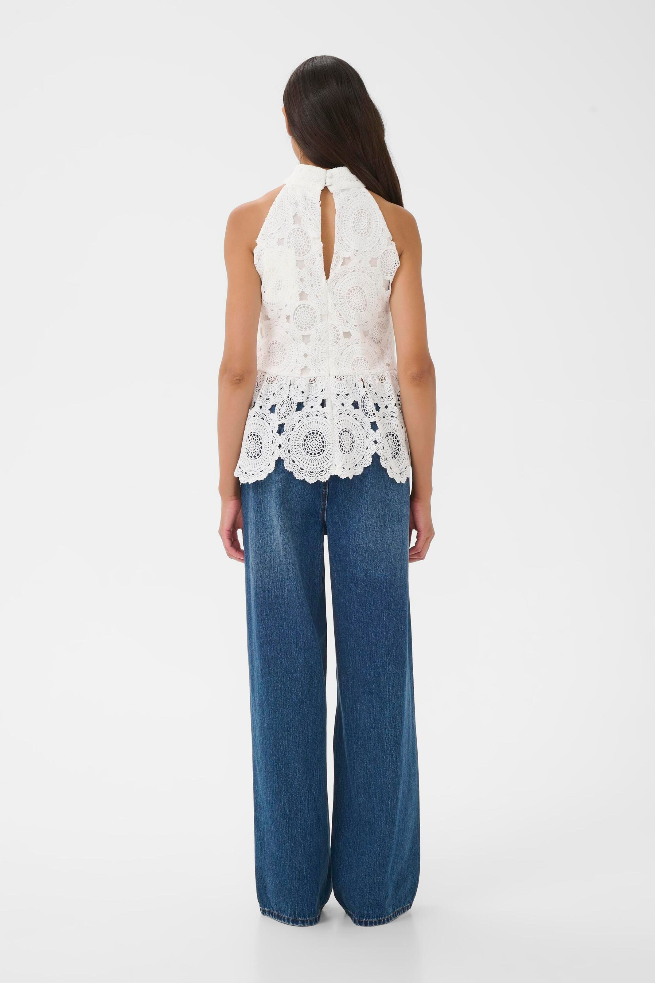 KAREN BY SIMONSEN Top w kolorze biały