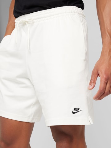 Nike Sportswear Regularen Hlače 'Club' | bela barva