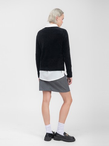 Influencer Pullover in Schwarz