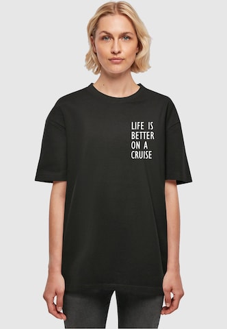 Merchcode T-Shirt 'Life Is Better' in Schwarz: Vorderseite
