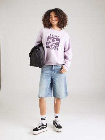 Kaotiko Sweatshirt 'SWANS' i lila