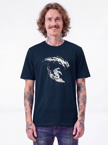 Watapparel Shirt 'Surfing Spaceman' in Blauw: voorkant