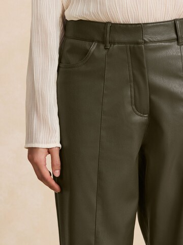 Next Wide leg Chino in Groen