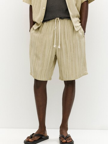 Pull&Bear Loosefit Shorts in Grün: Vorderseite