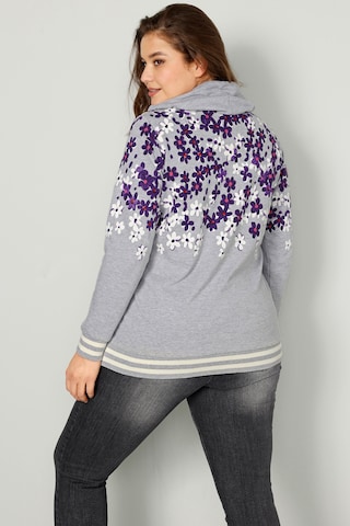 Janet & Joyce Sweatshirt in Grey