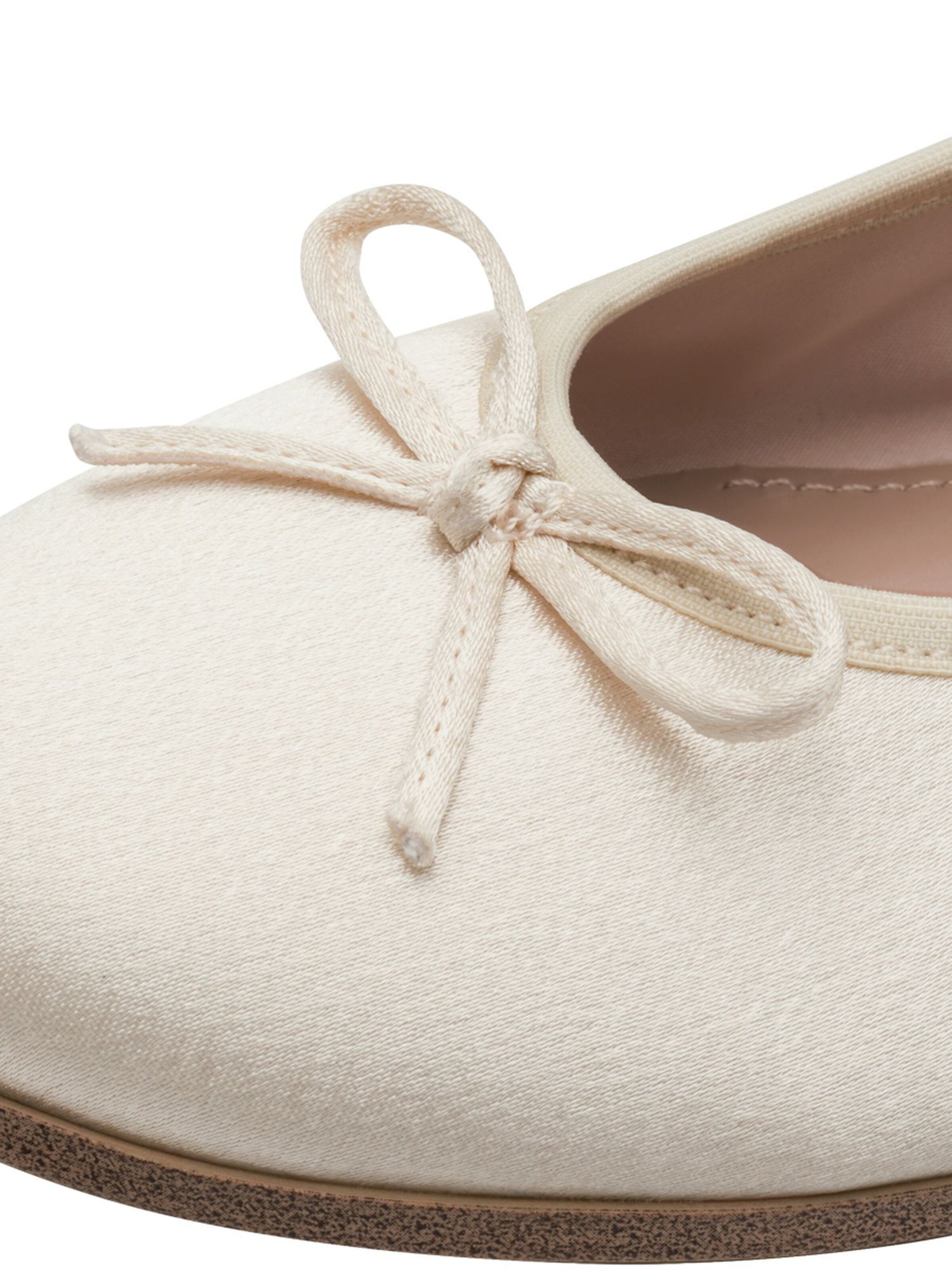 Tamaris Ballet Flats in White