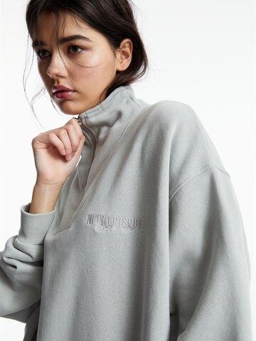 Pull&Bear Sweatshirt in Grau