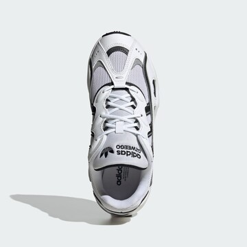 ADIDAS ORIGINALS Σνίκερ χαμηλό 'OZWEEGO OG' σε λευκό