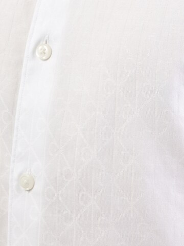 Coupe regular Chemise Calvin Klein en blanc