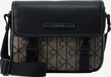 Calvin Klein - Mala de ombro em preto: frente