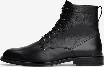 TOMMY HILFIGER - Botas con cordones en negro: frente