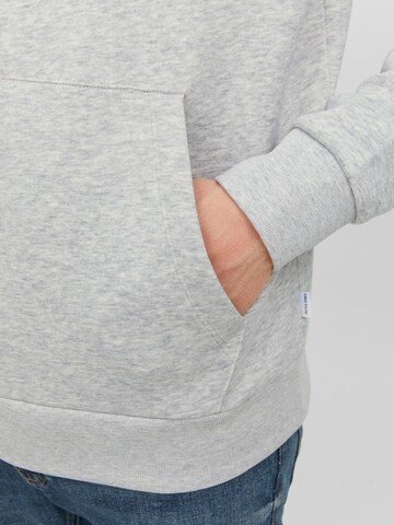 JACK & JONES Sweatshirt in Grau