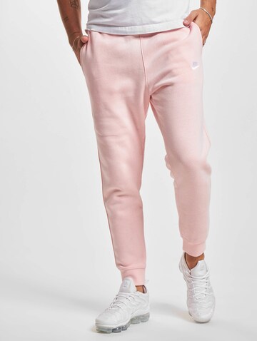 Nike Sportswear Tapered Hose 'Club Fleece' in Pink: Vorderseite