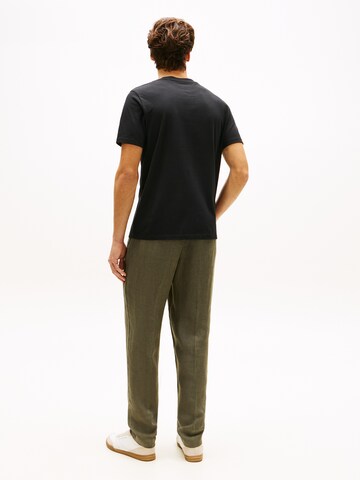 T-Shirt 'HERITAGE' TOMMY HILFIGER en noir : derrière