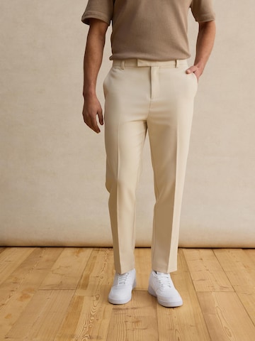 DAN FOX APPAREL Regularen Hlače na rob 'Justus' | bela barva: sprednja stran