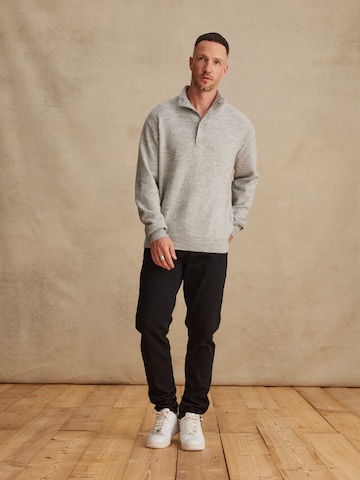 DAN FOX APPAREL - Pullover 'Hassan' em cinzento