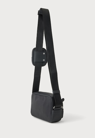 melns Michael Kors Soma kamerai