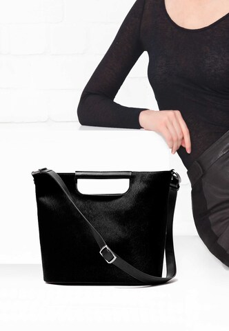 Gretchen Schultertasche 'Crocus' in Schwarz