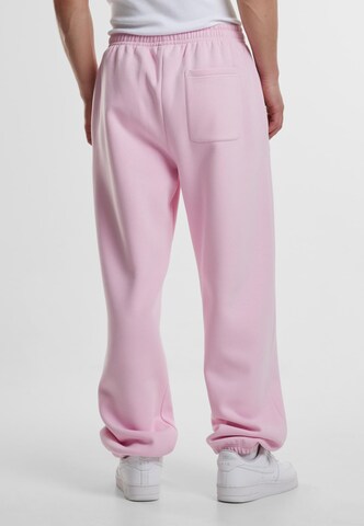 Effilé Pantalon 'Fluffy' Urban Classics en rose