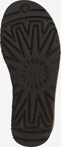 UGG - Bota 'Classic' em castanho