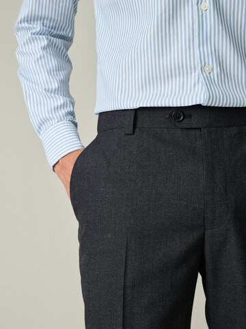 Next - regular Pantalón de pinzas en gris