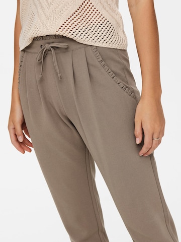 regular Pantaloni con pieghe 'Catia' di JDY in grigio