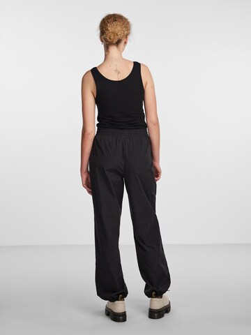 PIECES Tapered Hose 'FRADINA' in Schwarz