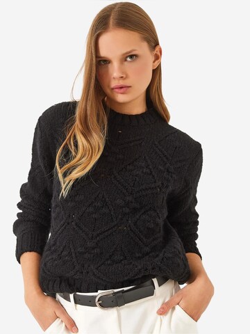 Bianco Lucci Sweater in Black: front
