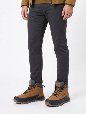 Lee Cooper Boots 'LCJ-26-01-4626MA' in Brown