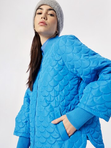 Freequent Between-Season Jacket in Blue